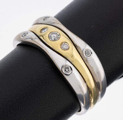 14 kt Gold Brillant-Ring, WG/GG 585/000, 7 Brillanten zus. ca. 0.15 ct (grav.) Weiß/si, RW 57, ca. 6.7 g