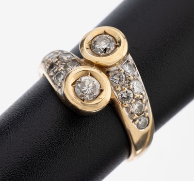 14 kt Gold Brillant-Ring, GG 585/000, gegenläufig gearbeitet, 14 Brillanten zus. ca.0.22 ct Weiß/si, RW 55, ca. 5.8 g