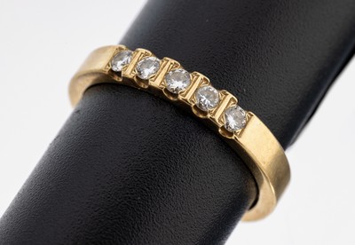 14 kt Gold Brillant-Ring, GG 585/000, 5 Brillanten zus. ca. 0.25 ct feines Weiß/p1 (Angaben grav.), RW 56, ca. 3.9 g