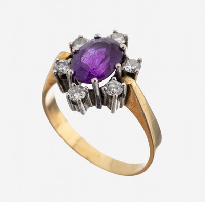 14 kt Gold Amethyst-Brillant-Ring, GG/WG 585/000, ovalfacett. Amethyst ca. 2.0 ct, umgeben von 6 Brillanten zus. ca. 0.42 ct Weiß/si-p, RW 61, ca. ...