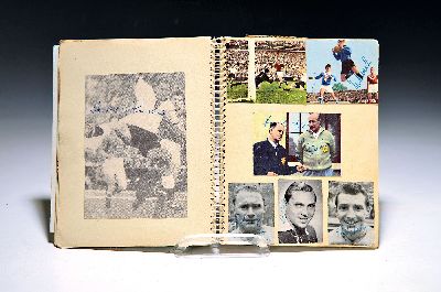 Sammlung Fussball Autogramme, 1950er Jahre und später, darunter Heberger, Fritz Walter, Schnellinger, Jost, Schäfer, Rahn, Breuer, Morlock, Kress, ...