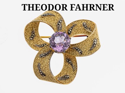 THEODOR FAHRNER Amethyst-Brosche, 1930er-40er Jahre, 925er Silber verg., sogn. Kräusel Fahrner, mittig rundfacett. Amethyst, Markasitbesatz, ca. 4 ...