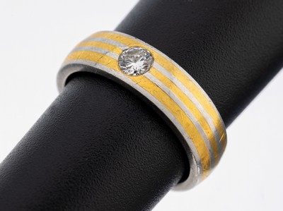Platin Brillant-Ring, Pt 950/000, umlaufende GG-Einlagen, Brillant ca. 0.15 ct feines Weiß/si, RW 47, ca. 9.0 g, Meistermarkeunged., Tragespuren