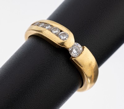 18 kt Gold Brillant-Ring, GG 750/000, 6 Brillanten zus. ca. 0.43 ct (grav.) Weiß/vs- si, RW 56, ca. 5.8 g, Meistermarke unged., Reinigung notwendig