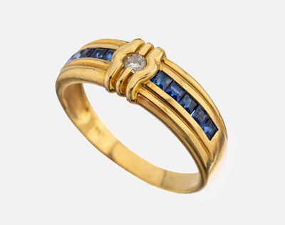 18 kt Gold Saphir-Brillant-Ring, GG 750/000, 10 Saphir-Carrees zus. ca. 0.12 ct, Brillant ca. 0.05 ct Weiß/si, RW 56, ca. 3.9 g