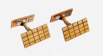 Paar 18 kt Gold Manschettenknöpfe, GG 750/000, schlichtes Design, ca. 15.1 g, Meistermarke unged.