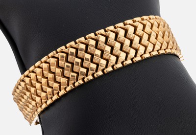 18 kt Gold Armband, RG 750/000, z.T. strukt. und pol., L. ca. 17 cm, Kastenschloss mit Sicherheitsacht, ca. 29.7 g