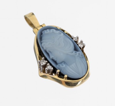 14 kt Gold Kamee-Diamant-Anhänger, GG 585/000, mittig ovale Lagenachat-Kamee, Darstellung einer jungen Dame im Profil, schlichte Rahmung mit 2 ...