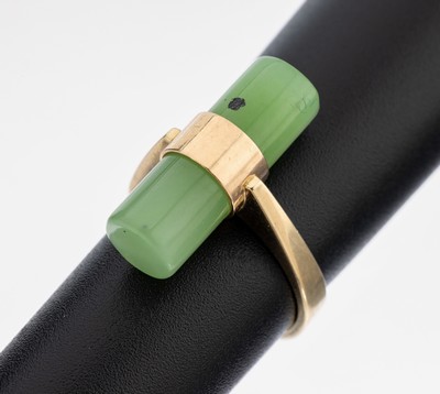14 kt Gold Jade-Ring, GG 585/000, Ringkopf mit Jadestab, RW 54, ca. 5.9 g