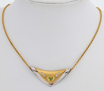 14 kt Gold Peridot-Diamant-Anhänger, GG/WG 585/000, z.T. poliert und satiniert, Peridot- Triangel ca. 0.50 ct, 4 8/8-Diamanten zus. ca.0.03 ct ...