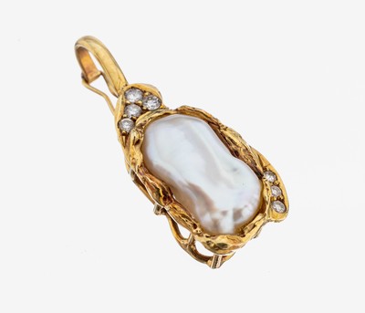 14 kt Gold Perl-Brillant-Clipanhänger, GG 585/000, ungewöhnliches Design, barocke Süßwasserzuchtperle, schönes Lüster, 7 Brillanten zus. ca. ...