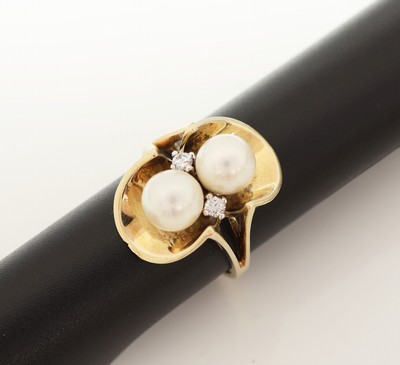 14 kt Gold Perl-Brillant-Ring, GG 585/000, 2 Akoyazuchtperlen D. ca. 7.6 mm, 2 Brillantenzus. ca. 0.14 ct Weiß/p, RW 58, ca. 9.0 g
