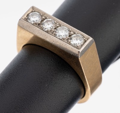18 kt Gold Brillant-Ring, GG/WG 750/00, 4 in WG gefasste Brillanten zus. ca. 0.60 ct Weiß/si, RW 55, ca. 10.1 g