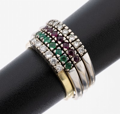 Konvolut 4 14 kt Gold Ringe, WG/GG 585/000,1 x 7 rundfacett. Smaragde und 1 x 7 rundfacett. Rubine zus. ca. 0.24 ct, 1 x 7 8/8-Diamanten und 1 x 6 ...