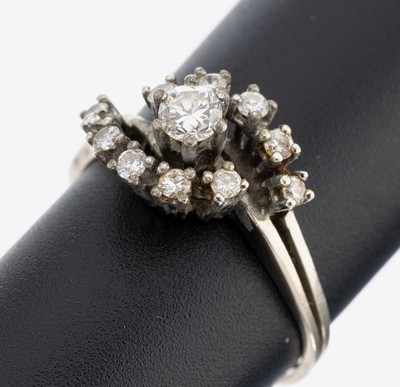 14 kt Gold Brillant-Ring, WG 585/000, asymm. Ringkopf, 11 Brillanten zus. ca. 0.50 ct Weiß/p, RW 60.5, ca. 3.5 g