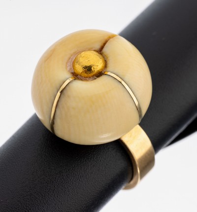 18 kt Gold Bein-Ring, GG 750/000, ungewöhnliches Design, Bein-Einlage, RW 51, ca. 8.3 g