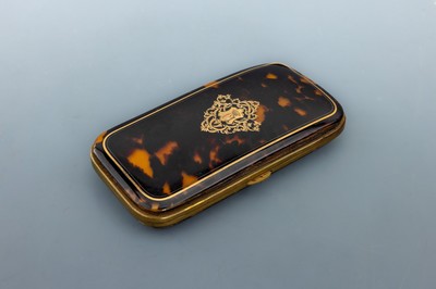 Brillenetui, wohl Frankreich um 1860-80, Monturen Messing, Goldpique-Einlagen grav. mit Bes.-Monogr. und Adelskrone, innen hellblaue Seide, fleckig, ...