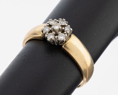 14 kt Gold Brillant-Ring, GG/WG 585/000, 7 in WG gefasste Brillanten zus. ca. 0.26 ct Weiß/si, RW 62, ca. 4.5 g