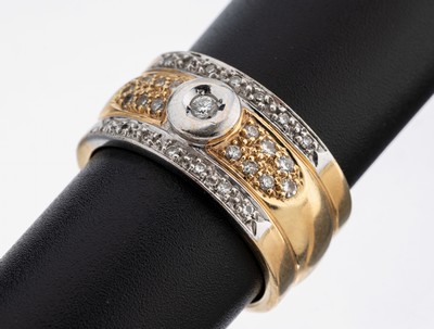 14 kt Gold Diamant-Ring, GG/WG 585/000, 1 Brillant und 28 8/8-Diamanten zus. ca. 0.31 ct Weiß/si-p, RW 64, ca. 12.6 g