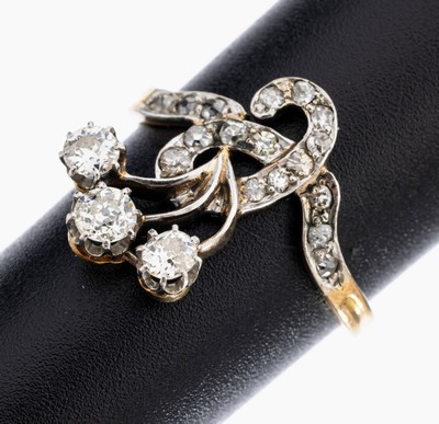 14 kt Gold Jugendstil Diamant-Ring, um 1900, GG 585/000 gepr., Ringkopf schauseitig Platin, florales Design, 20 Altschliffdiamanten zus. ca. 0.70 ct ...