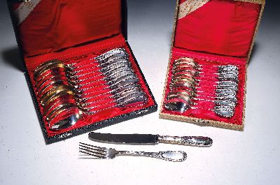 Besteck für 12 Personen, deutsch, Bruckmann & Söhne, 800er Silber, Dekor von Akanthuskranz und gekreuzten Bändern, Gravurfläche frei, 12 Messer, ...