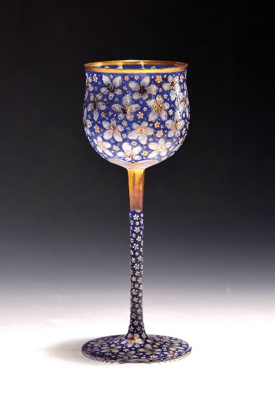 Stängelglas, Josephinenhütte, Entw. wohl Siegfried Haertel, 1. Viertel 20.Jh., farbloses Kristallglas, geschliffen, flächige Emailmalerei mit ...