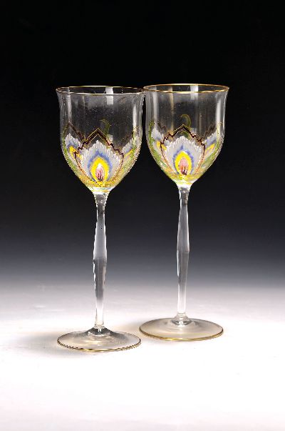 Paar Stangen- bzw. Weingläser, Theresienthal, um 1900, farbloses Glas optisch geblasen, umlaufend florale Emailmalerei, Goldstaffage, H. 21,5 cm