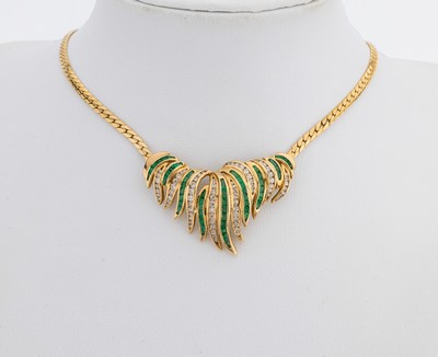 14 kt Gold Smaragd-Brillant-Collier, GG 585/000, abstraktes Mittelteil, 54 facett. Smaragde zus. ca. 0.58 ct, 77 Brillanten zus. ca. 0.85 ct ...