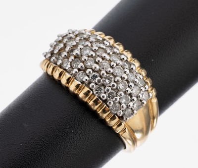 14 kt Gold Brillant-Ring, GG/WG 585/000 gepr., 38 in WG gefasste Brillanten zus. ca. 0.38 ct Weiß-l.get.Weiß/p, RW 59, ca. 5.5 g, Reinigung ...