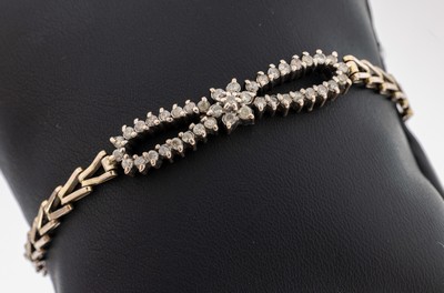 8 kt Gold Diamant-Armband, GG/WG 333/000, 40 Diamanten zus. ca. 1.0 ct l.get.Weiß -get.Weiß/p, L. ca. 17 cm, Kastenschloß mit Sicherheitsacht, ...