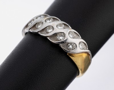 14 kt Gold Brillant-Ring, GG/WG 585/000, 10 Brillanten zus. ca. 0.40 ct (grav.) Weiß/si, total ca. 3.4 g, RW 55.5