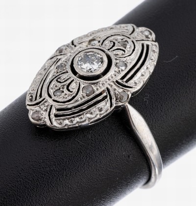 18 kt Gold Art Deco Diamant-Ring, 1920er-30er Jahre, WG 750/000, Durchbrucharbeit, Altschliffdiamant und 8 8/8-Diamanten zus. ca.0.15 ct Weiß/p, RW ...