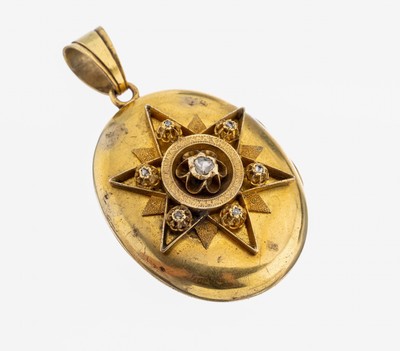 Medaillon Anhänger, Metall vergoldet, um 1870/80, aufklappbar, aufgelegter Stern mit Diamantrosen, innen Platz für 2 Photos, berieben, L. ca. 5.5 ...