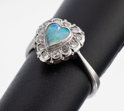 18 kt Gold Opal-Diamant-Ring, GG 750/000, herzf. Ringkopf, herzf. Opal-Cabochon ca. 0.25ct, 12 8/8-Diamanten zus. ca. 0.26 ct Weiß/p, RW 51, ca. ...