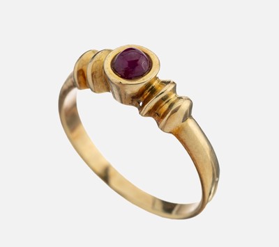 14 kt Gold Rubin Ring, GG 585/000, mittig runder Rubin-Cabochon, total ca. 2.0 g, RW 48.5