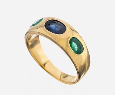 14 kt Gold Saphir Smaragd Bandring, GG 585/000, Meistermarke QUINN = Scheurle, ovalfacett. Saphir und 2 ovalfacett. Smaragde, total ca. 4.9 g, RW 49