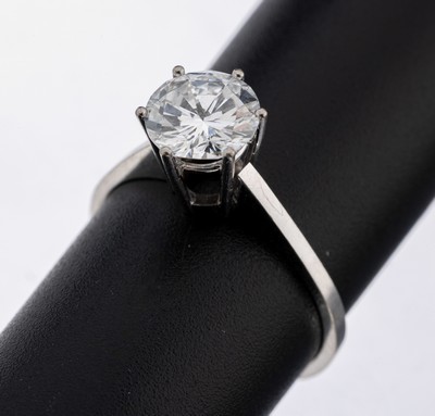18 kt Gold Brillant-Ring, WG 750/000, hoch aufgebauter Ringkopf, Brillant ca. 1.20 ct Weiß/vvs, RW 53, ca. 2.0 g