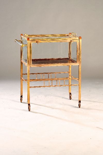 Servierwagen, um 1920, Messing, Glasscheiben, Glastablett herausnehmbar, auf Rollen, Schiebegriff aus Acrylglas, ca. 78x65 cm, EZ 2-3