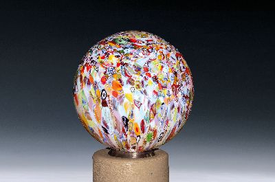 Große Tischlampe, Murano Italien, 1970er/1980er Jahre, Glas mundgeblasen mit bunten Millefiori-Einschmelzungen, Kugelform D. ca. 47cm, Metallsockel, ...
