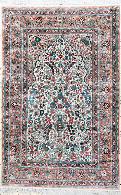 Hereke Seide, China, Ende 20.Jhd, reine Naturseide, ca. 185 x 120 cm, EHZ: 2