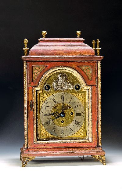 Barockuhr mit Augenwender, Mathias Bernhard in Papa (Westungarn), mit Wiener Schlag und Datumsanzeige, um 1770, Holzgehäuse, mit alt belassener ...