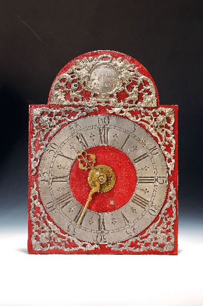 Werk einer Wanduhr/Standuhr, Franz Jacob Braun Eberbach am Neckar, im 1780, Bogenzifferblatt, Eisen rot gefaßt, Eckverzierungen, im Arkus ...