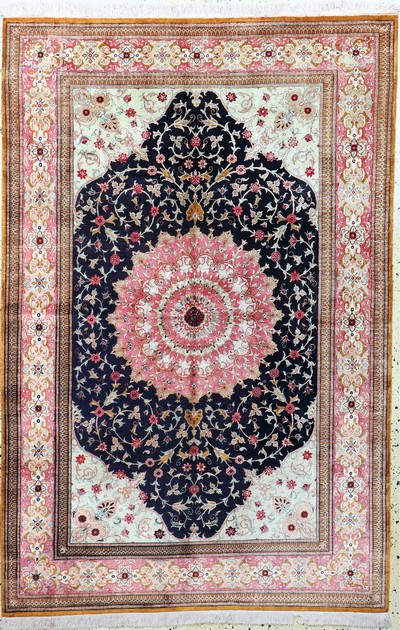 Ghom Seide fein, Persien, Ende 20.Jhd, reine Naturseide, ca. 210 x 138 cm, verfärbt, EHZ: 2
