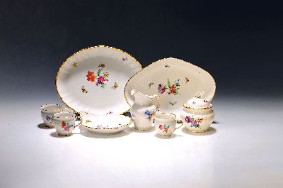 Mokkaserviceteile, KPM Berlin, 2.H.20.Jh., polychrome Bemalung von deutschen Blumen u. Insekten, Goldstaffage, Relief Neuzierrat: 3 Mokkatassen mit ...