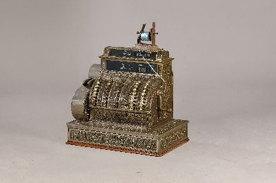 Registrierkasse National Cash Register, Dayton Ohio und Berlin, um 1900, Weißmetallguss reich reliefiert, ca. 49x60x39 cm, ungeprüft