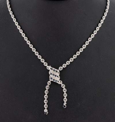 18 kt Gold Saphir-Collier, WG 750/000, Mittelteil mit rundfacett. Saphiren, L. ca. 44.5 cm, Federringschließe, ca. 21 g