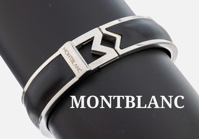Montblanc Armreif, Stahl und schwarzes Leder, M-Logo, Klappscharnier, neuwertig, D. ca. 6 x 4.5 cm, orig. Säckchen