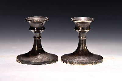 Paar Kerzenleuchter, Birmingham, um 1900, 925er Sterling Silber, gefüllt, H. je ca. 8.5cm, leicht verbeult