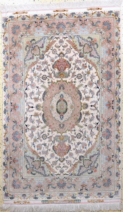 Täbriz"Benam"fein(60 Raj), Persien signiert, Mitte 20.Jhd, Korkwolle mit und auf Seide, ca. 187 x 116 cm, ca. 800.000 Kn/qm, EHZ: 1-2