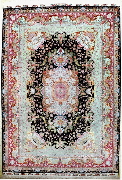Täbriz fein(60 Raj) signiert, Persien, Mitte 20.Jhd, Korkwolle mit und auf Seide, ca.360 x 247 cm, ca. 800.000 Kn/qm, EHZ:(nahezu neuwertig).